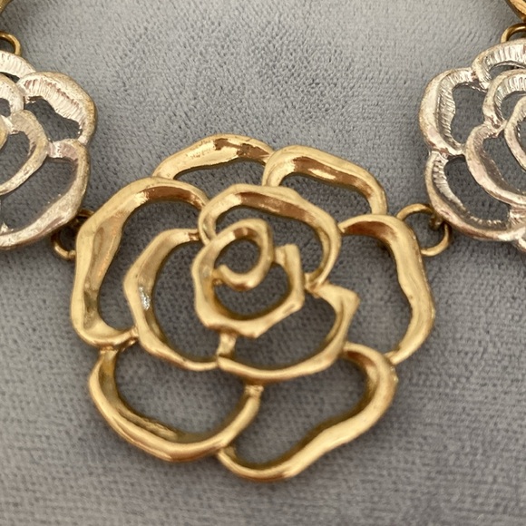 Camellia silver and gold necklace - Picture 3 of 15